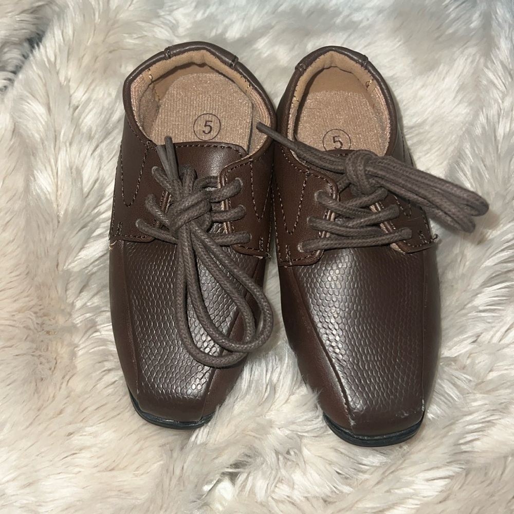 SmartFit Toddler Boy Dress shoes. Size 5